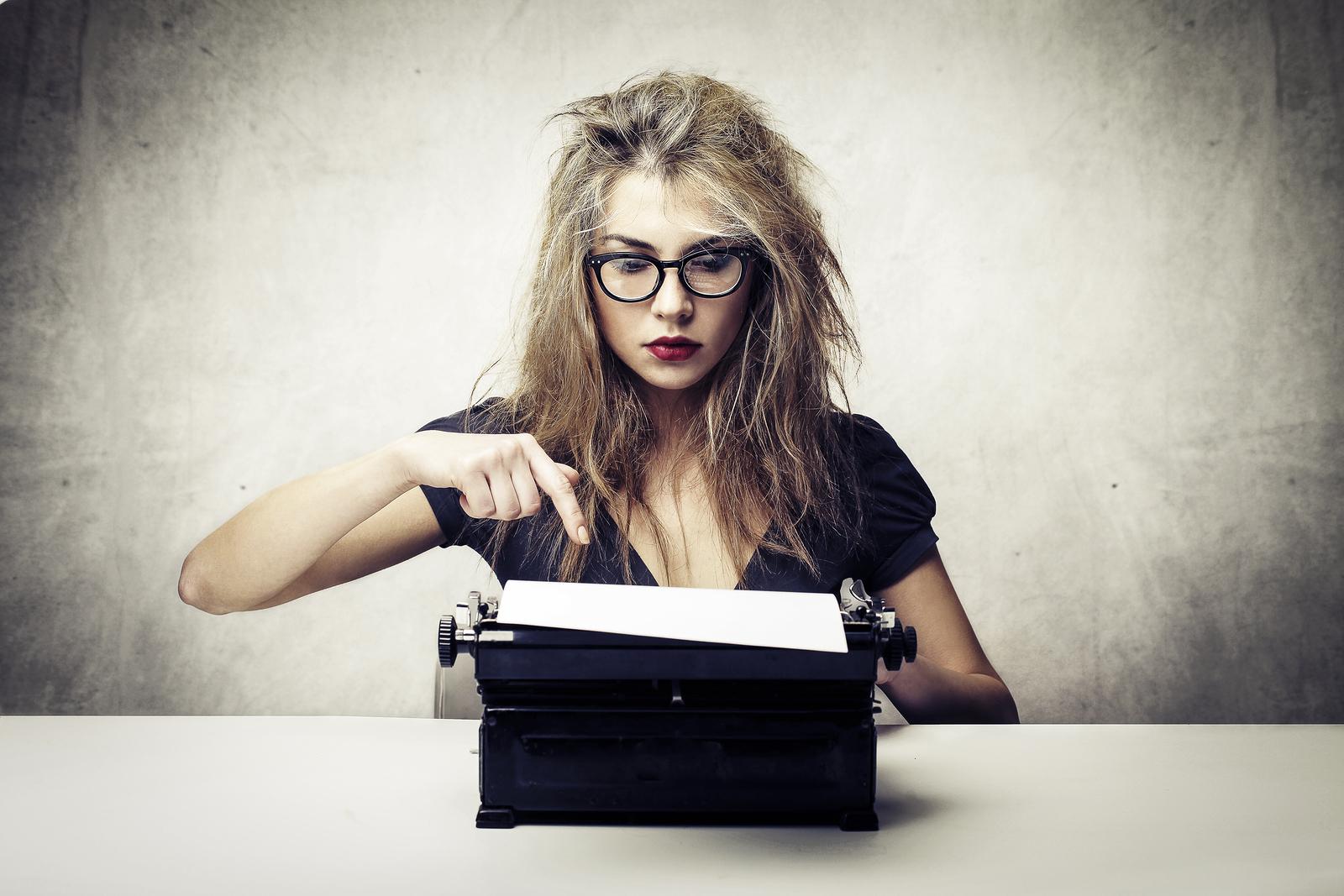 Blonde journalist with typewriter
