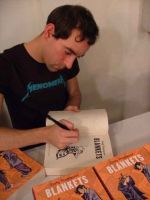 Craig Thompson all'opera mentre disegna una dedica