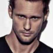 Niente The Crow per Tom Hiddleston, Skarsgard in corsa