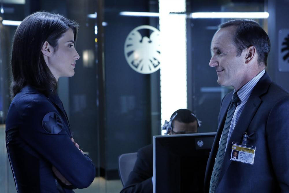 COLBIE SMULDERS, CLARK GREGG
