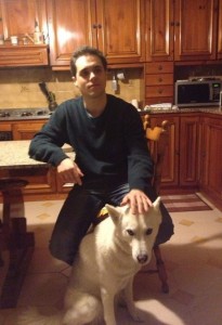 Mirko Oliveri in compagnia di un lupo
