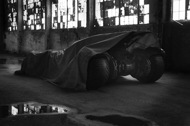 Batmanvssupermanbatmobilesmall