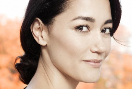 Sandrine holt