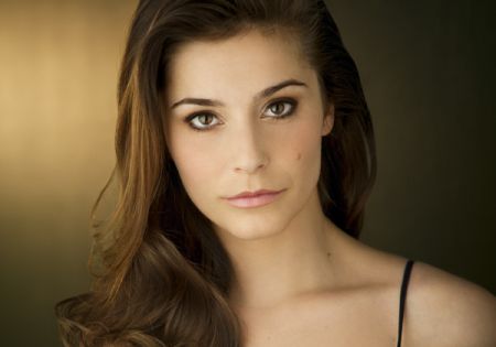 Arrow elysia rotaru