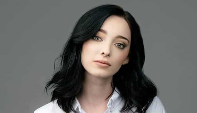 JW Emma Dumont 176 660x379