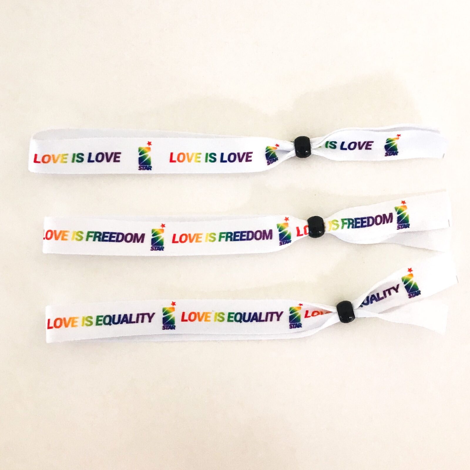 Braccialetti _Love is love_